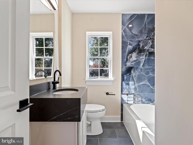 3413 WOODS AVE, Alexandria, VA 22302