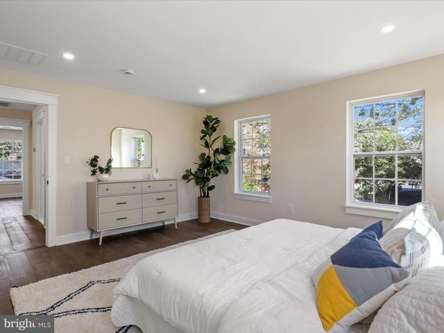 3413 WOODS AVE, Alexandria, VA 22302