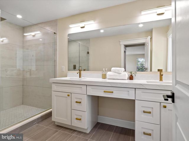 3413 WOODS AVE, Alexandria, VA 22302