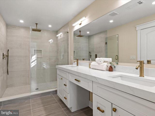 3413 WOODS AVE, Alexandria, VA 22302