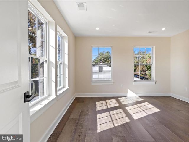 3413 WOODS AVE, Alexandria, VA 22302