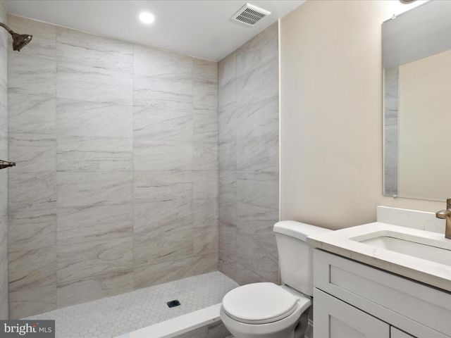 3413 WOODS AVE, Alexandria, VA 22302