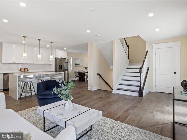 3413 WOODS AVE, Alexandria, VA 22302
