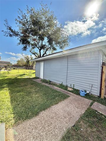 521 Cypress Avenue, Crosby, TX 77532
