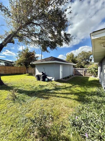 521 Cypress Avenue, Crosby, TX 77532