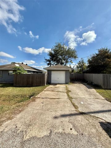 521 Cypress Avenue, Crosby, TX 77532