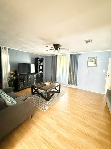 521 Cypress Avenue, Crosby, TX 77532