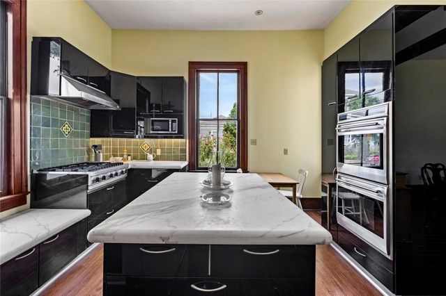 2002 Ave K, Galveston, TX 77550