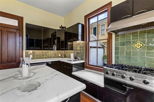 2002 Ave K, Galveston, TX 77550