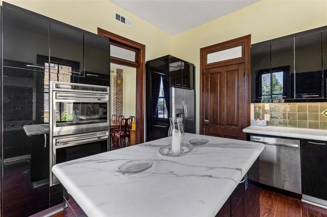 2002 Ave K, Galveston, TX 77550
