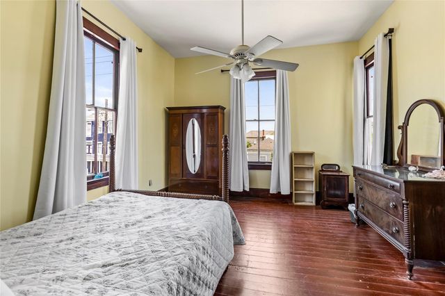 2002 Ave K, Galveston, TX 77550