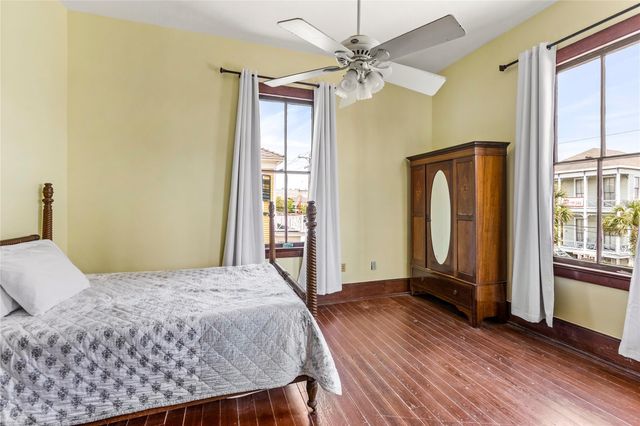 2002 Ave K, Galveston, TX 77550
