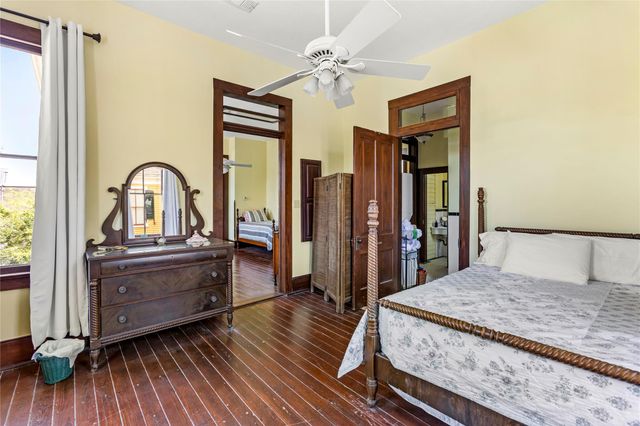 2002 Ave K, Galveston, TX 77550