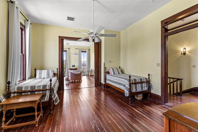 2002 Ave K, Galveston, TX 77550