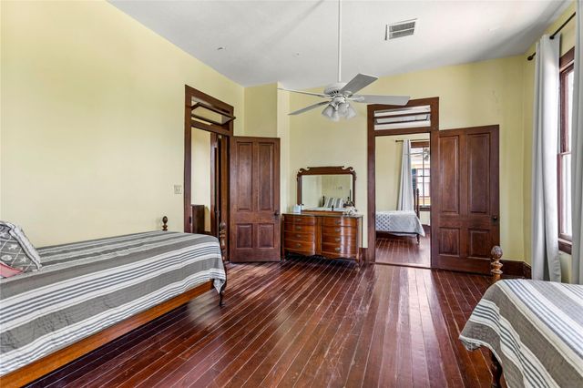 2002 Ave K, Galveston, TX 77550