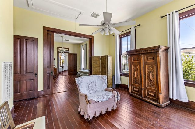 2002 Ave K, Galveston, TX 77550