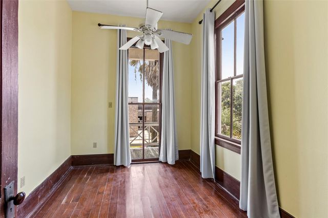 2002 Ave K, Galveston, TX 77550