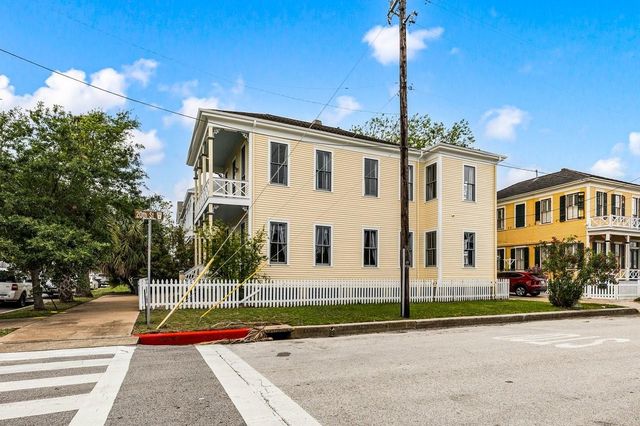 2002 Ave K, Galveston, TX 77550