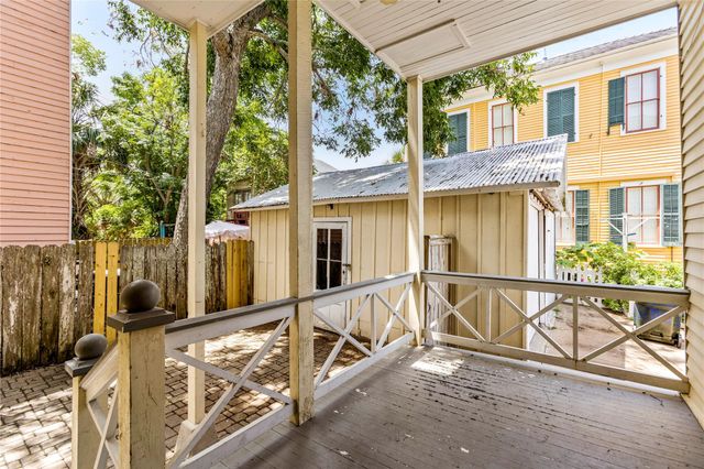 2002 Ave K, Galveston, TX 77550