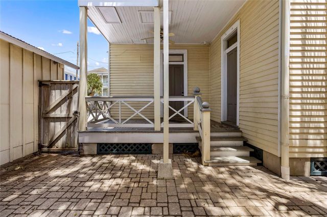 2002 Ave K, Galveston, TX 77550