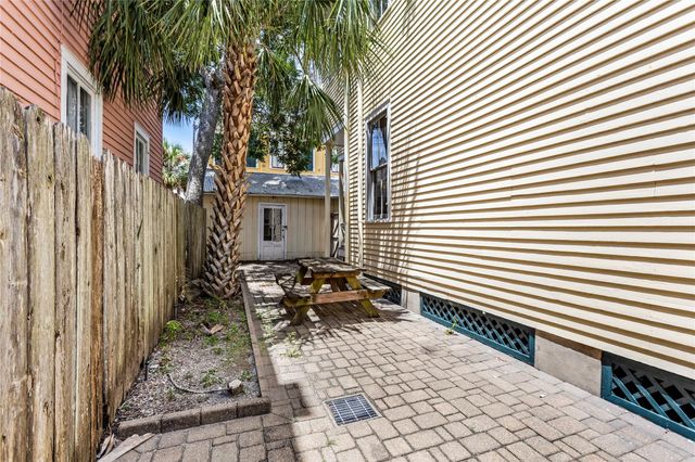 2002 Ave K, Galveston, TX 77550