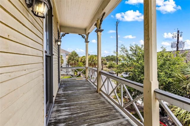 2002 Ave K, Galveston, TX 77550
