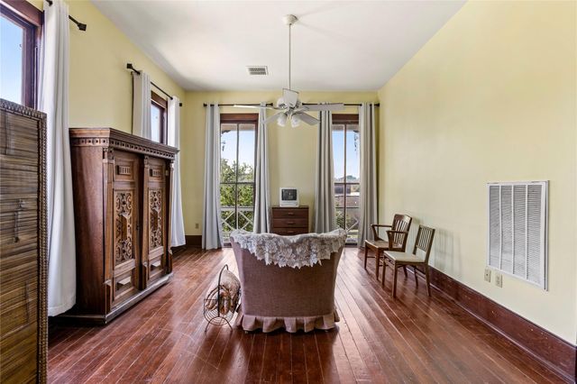 2002 Ave K, Galveston, TX 77550