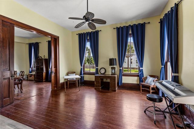 2002 Ave K, Galveston, TX 77550