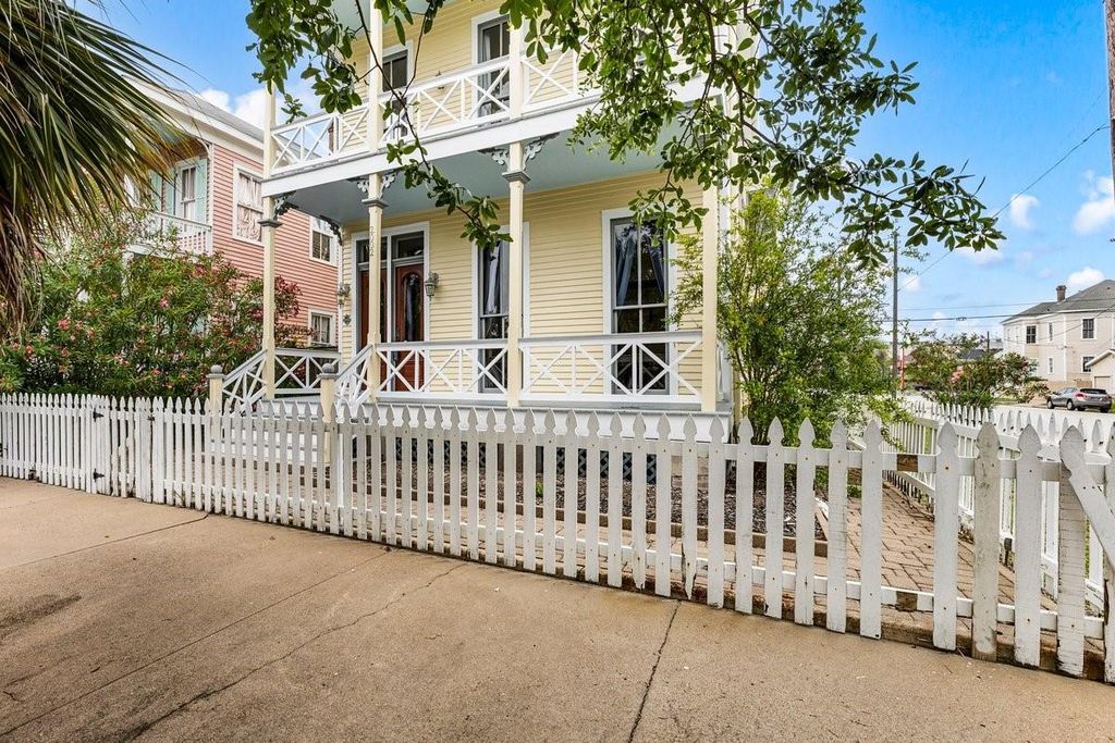 2002 Ave K, Galveston, TX 77550