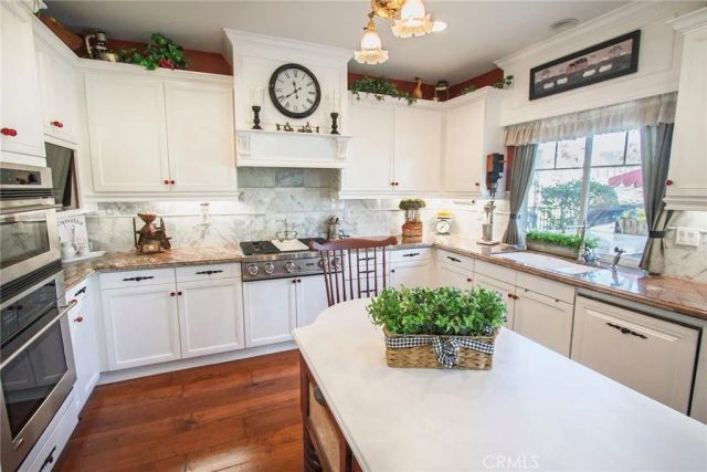 27016 Island, Valencia, CA 91355