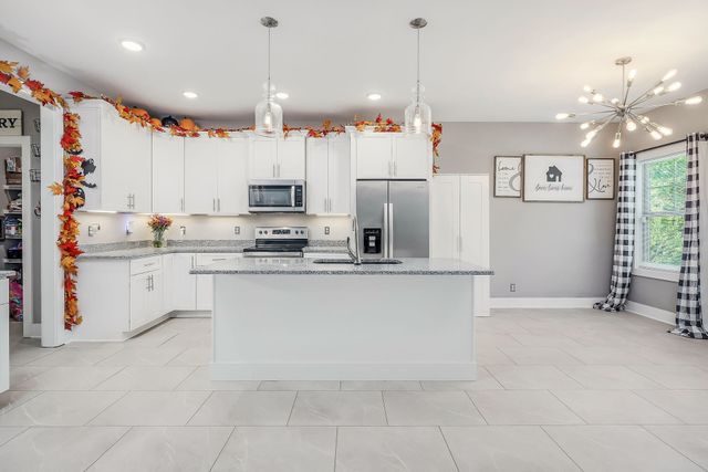 158 Briarwood Ln, Smithville, TN 37166