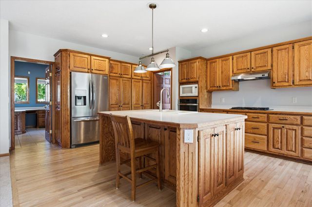 5900 Otter Ridge Circle, White Bear Lake, MN 55110