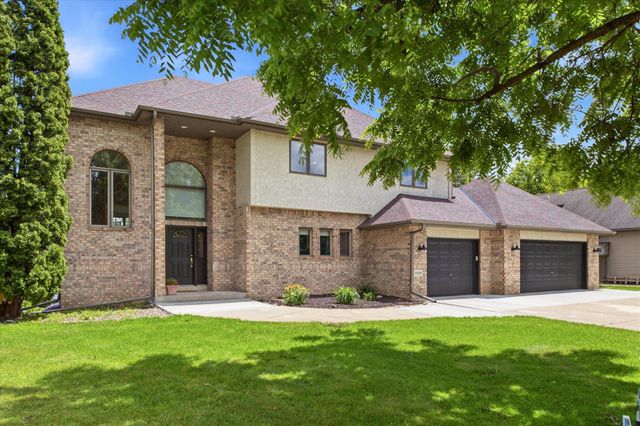 5900 Otter Ridge Circle, White Bear Lake, MN 55110