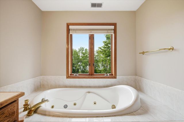 5900 Otter Ridge Circle, White Bear Lake, MN 55110