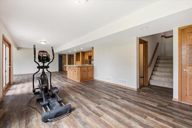 5900 Otter Ridge Circle, White Bear Lake, MN 55110