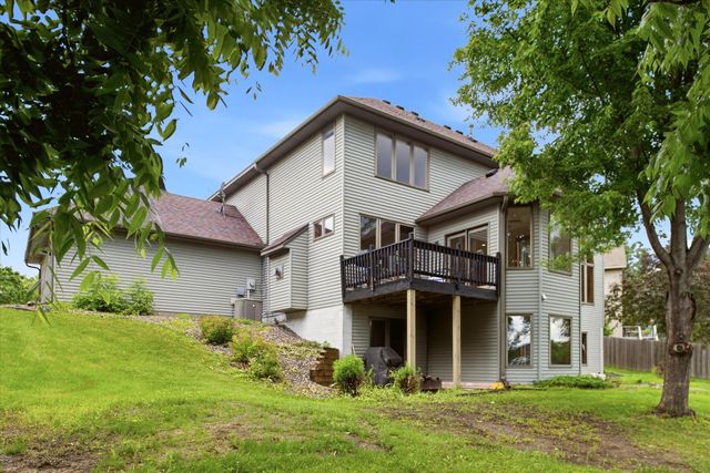 5900 Otter Ridge Circle, White Bear Lake, MN 55110