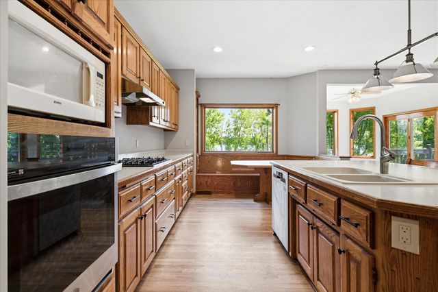 5900 Otter Ridge Circle, White Bear Lake, MN 55110