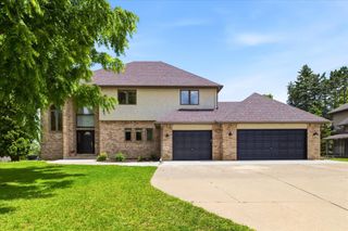 5900 Otter Ridge Circle, White Bear Lake, MN 55110