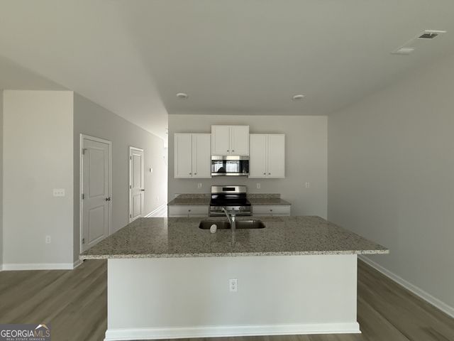 156 Village Green Drive, Adairsville, GA 30103