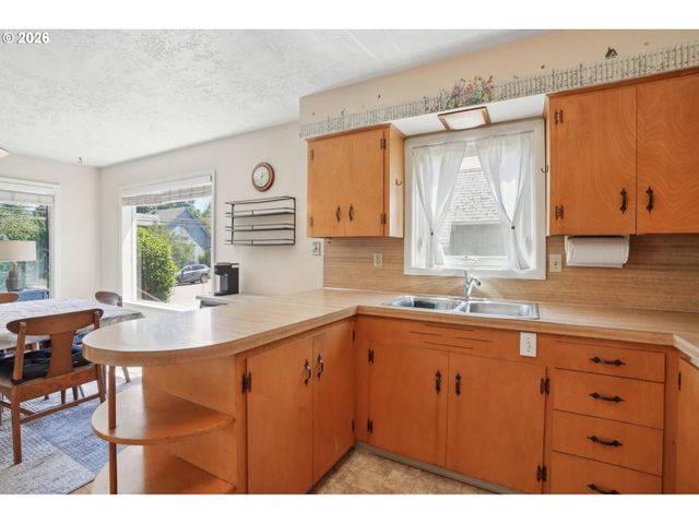 710 11TH St, Oregon City, OR 97045