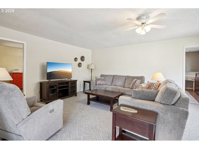 710 11TH St, Oregon City, OR 97045