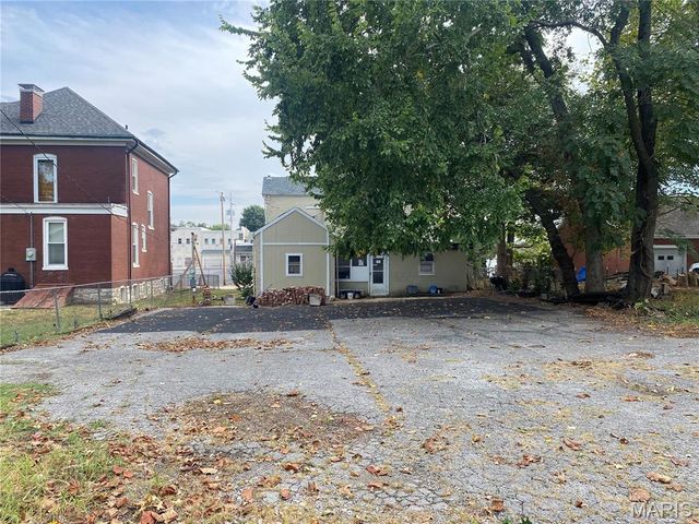 409 E A Street, Belleville, IL 62220