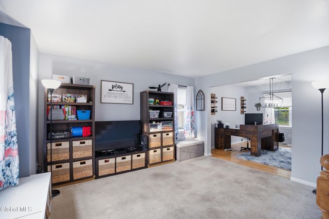 208 Springdale Way, Rotterdam, NY 12306