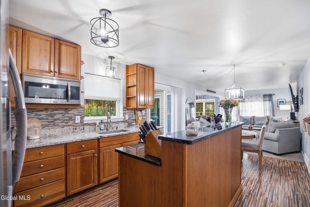 208 Springdale Way, Rotterdam, NY 12306