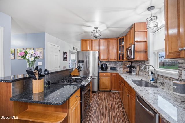 208 Springdale Way, Rotterdam, NY 12306
