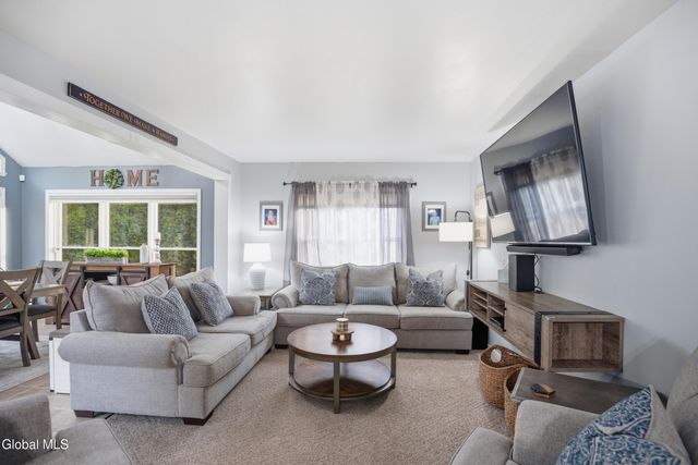 208 Springdale Way, Rotterdam, NY 12306
