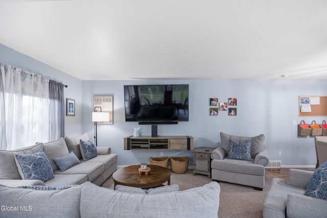 208 Springdale Way, Rotterdam, NY 12306