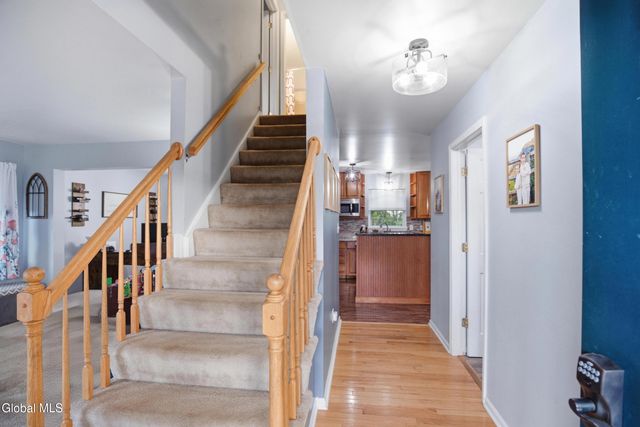 208 Springdale Way, Rotterdam, NY 12306