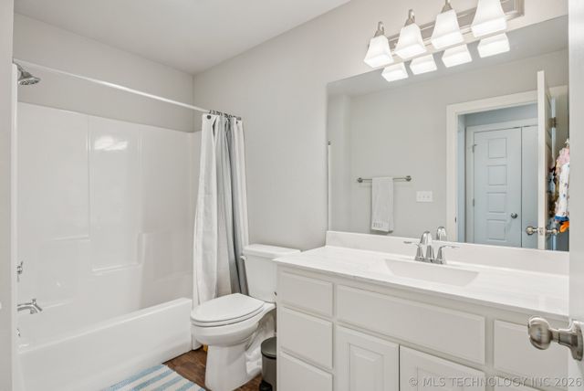 5130 S Walnut Creek Drive W, Sand Springs, OK 74063