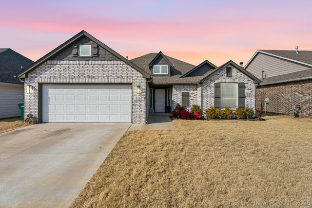 5130 S Walnut Creek Drive W, Sand Springs, OK 74063